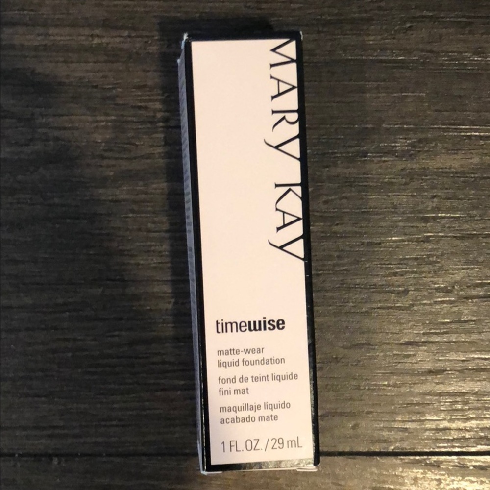 Mary Kay Matte-Wear liquid foundation